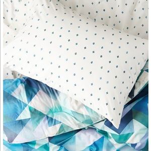 AE Apartment Comforter Set